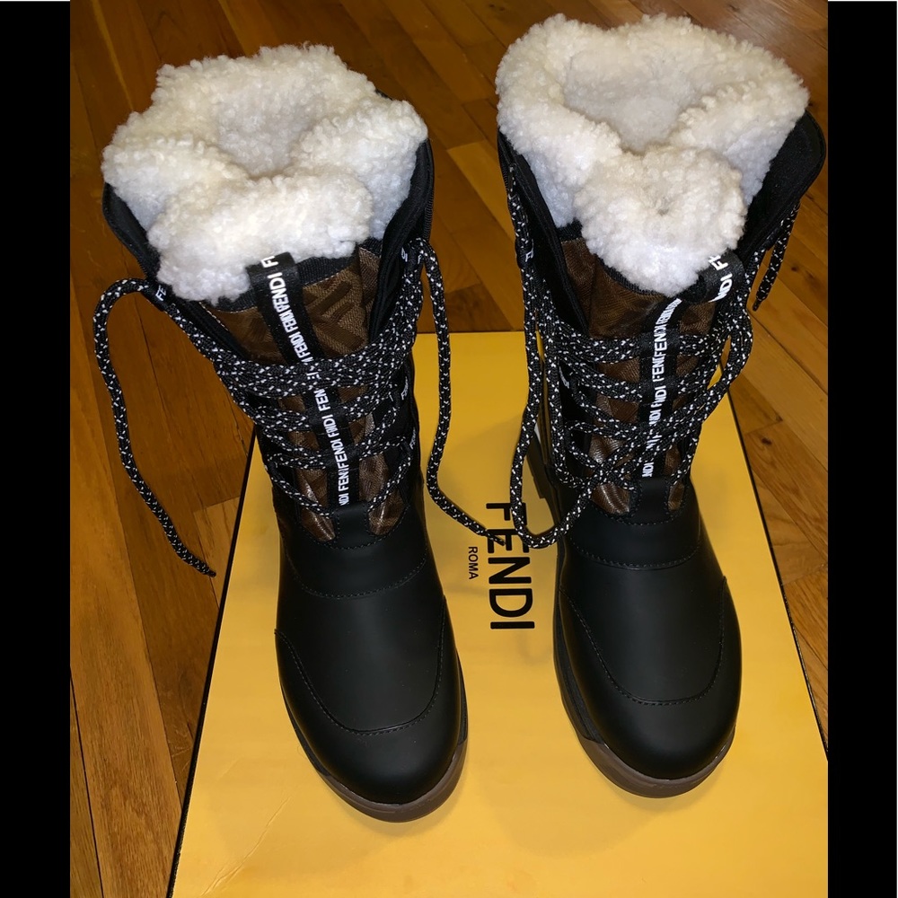 Fendi snow boots